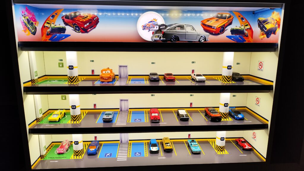 ExpoWheels - Expositor Premium - Modelo HotWheels