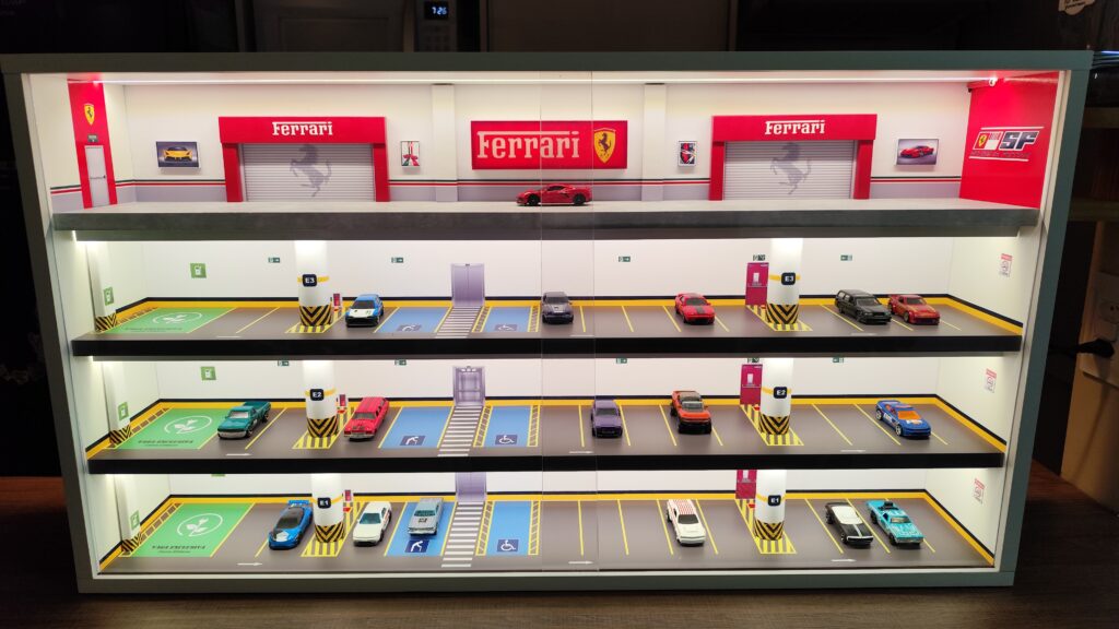 ExpoWheels - Expositor Premium - Modelo Ferrari